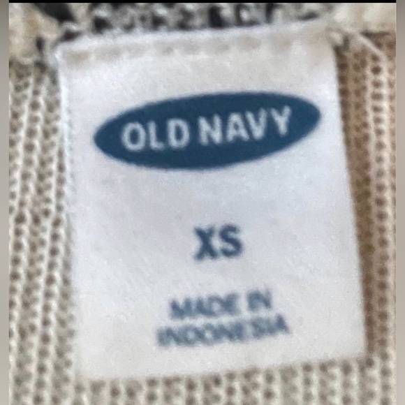 Old Navy Top XS
Ties in front - Picture 4 of 4